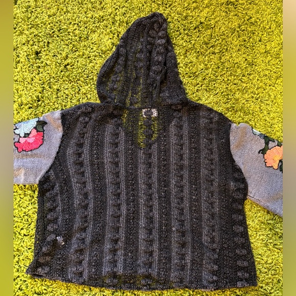 Unique embroidered and crocheted hooded sweater - Picture 5 of 5
